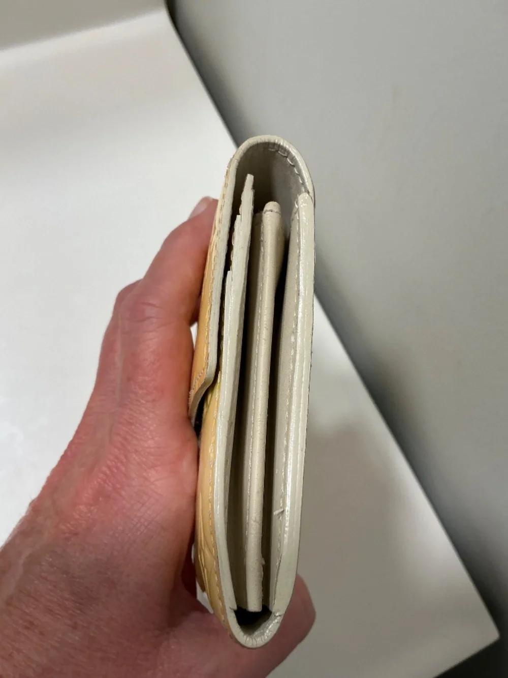 Louis Vuitton yellow Vernis clutch wallet - Picture 4 of 10